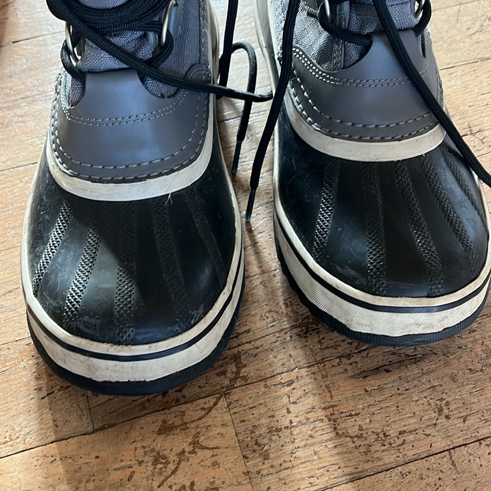Sorel boots - Picture 4 of 4